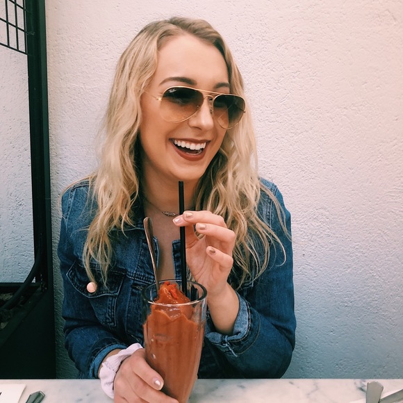 Meet your Posher, Elly - Picture 1 of 1